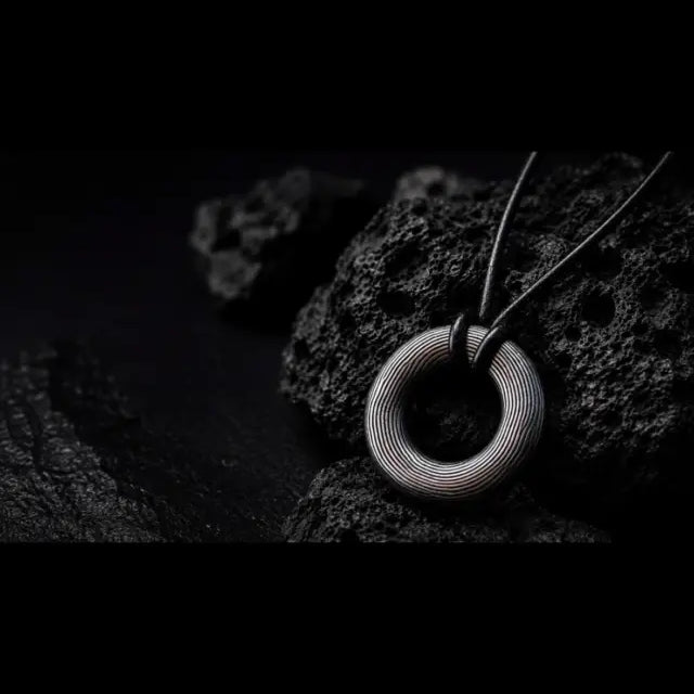 Midgard-Anhänger aus Damaststahl